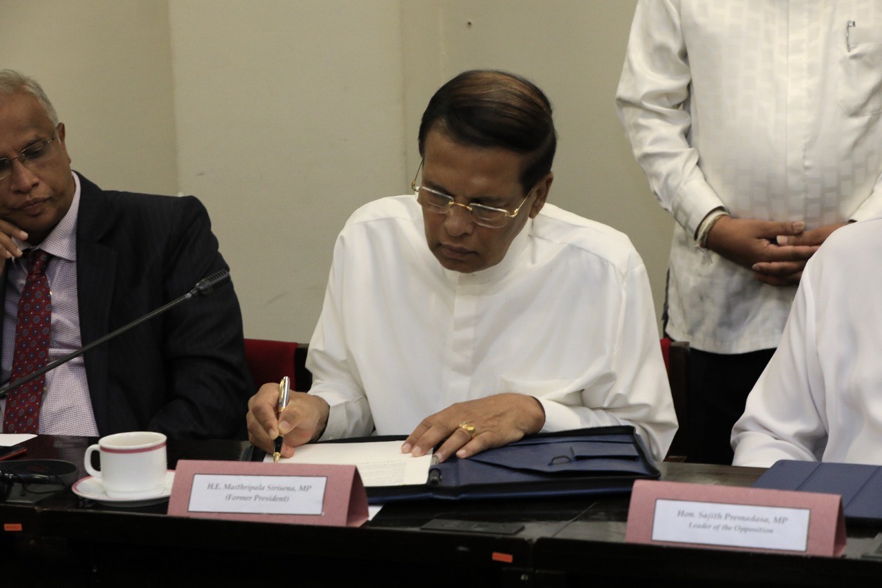 இலங்கை தேசிய கட்சியின் தலைவர் பதவியில் இருந்து மைத்திரிபால சிறிசேன விலகல்!