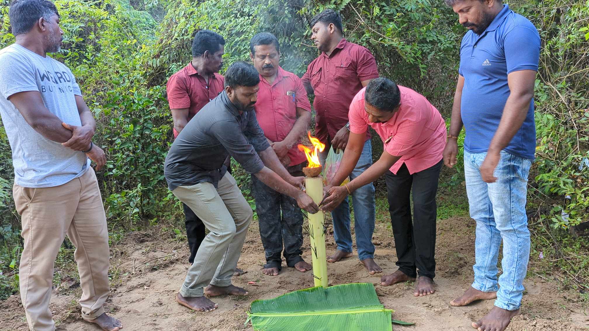 விமானப் படையின் தாக்குதலில் செஞ்சோலை வளாகத்தில் உயிரிழந்த மாணவிகளுக்கு அஞ்சலி!