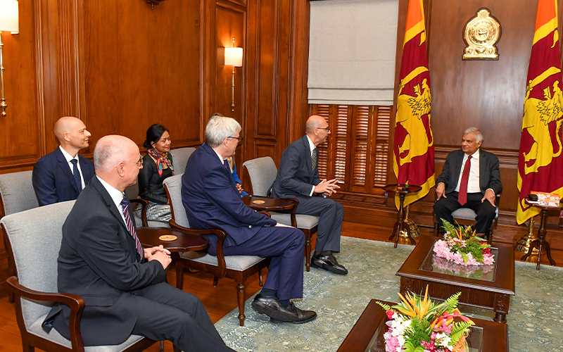 ரணிலிடம் நற்சான்றிதழ் கையளித்த புதிய இராஜதந்திரிகள்!