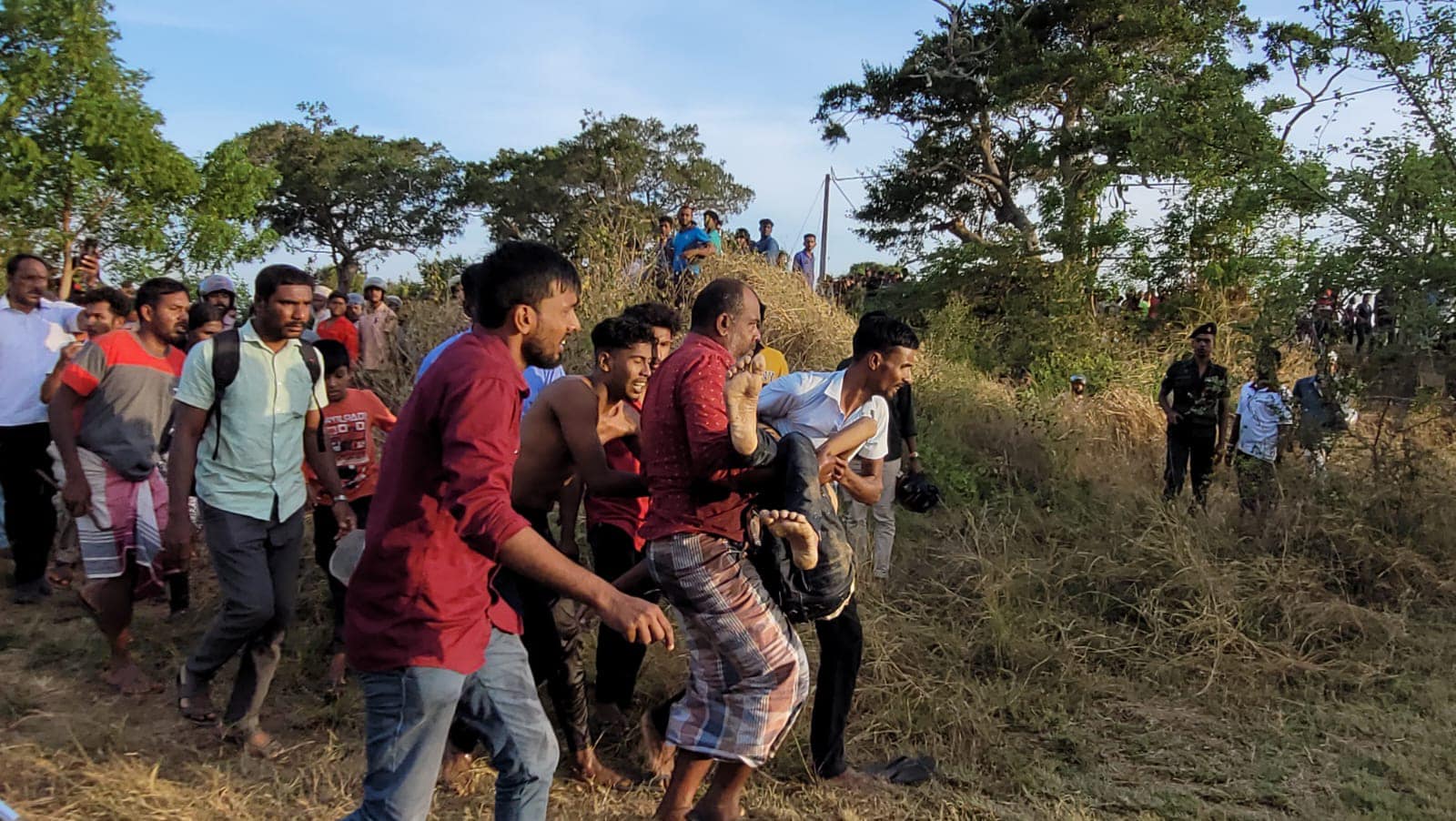 வவுனியா வலய விளையாட்டுப் போட்டியில் நீர்க்குழியில் விழுந்து இரு மாணவர்கள் சாவு! – பல்கலைக்கழக துணைவேந்தர் மீது தாக்குதல்.