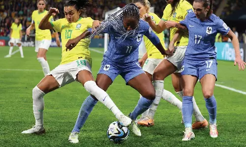 உலக கோப்பை மகளிர் கால்பந்து: பிரேசில், அர்ஜென்டினா வெளியேற்றம்.