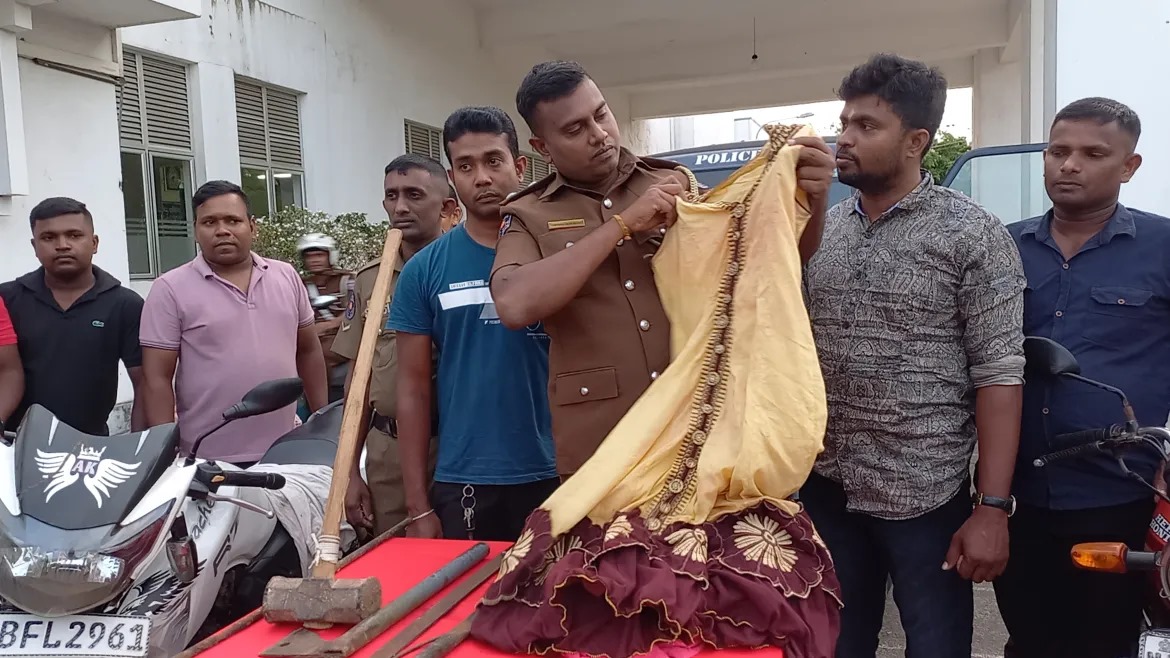 யாழில். குடும்பம் ஒன்றை கொலை செய்ய டென்மார்க்கிலிருந்து ஒரு இலட்சத்து 80ஆயிரம் கூலி