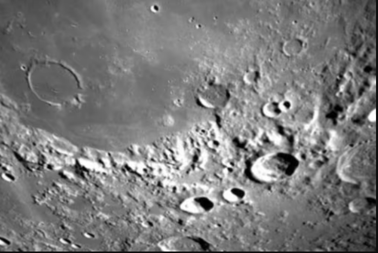 நிலவின் புதிய படங்களை வெளியிட்ட இஸ்ரோ