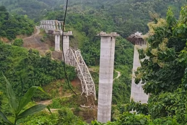 ரயில்வே கட்டுமான பணியின்போது விபத்து…17 தொழிலாளர்கள் உயிரிழப்பு!