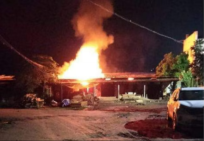 பைக் ஷோரூமில் தீ விபத்து: 400 இருசக்கர வாகனங்கள் எரிந்து நாசம்!