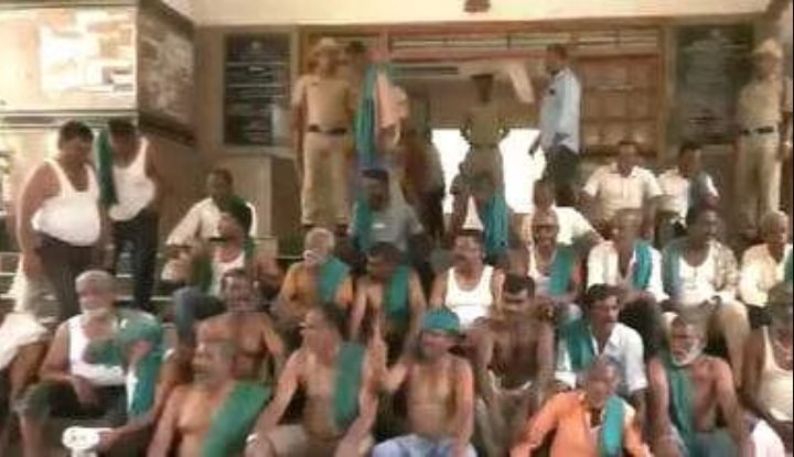 தமிழ்நாட்டிற்கு காவிரி நீர் தர எதிர்ப்பு: கர்நாடகத்தில் விவசாயிகள் போராட்டம்!