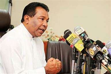 அதிகாரப் பகிர்வுக்கு எதிராக எஸ்.பி. போர்க்கொடி!