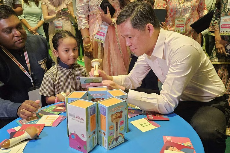 இருமொழிக் கொள்கையே நம் கல்விமுறையின் அடிக்கல்: சிங்கப்பூர் கல்வி அமைச்சர் சான் சுன் சிங்.