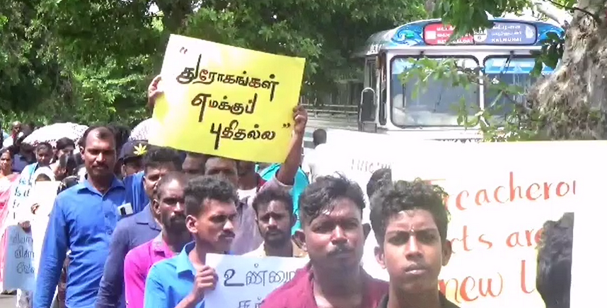 “ஈஸ்டர் குண்டுத் தாக்குதலைத் திசை திருப்பாதே!” – பிள்ளையானுக்கு ஆதரவு தெரிவித்து கட்சியின் ஆதரவாளர்கள் ஆர்ப்பாட்டம்