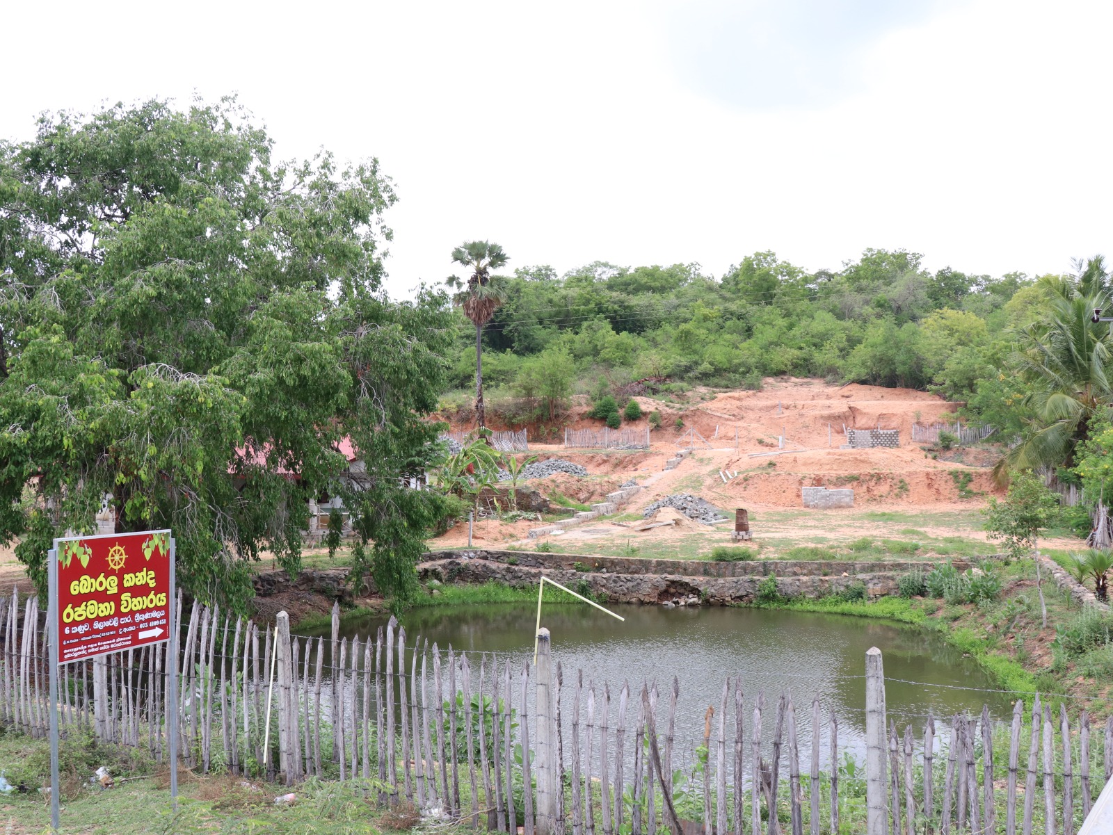 திருமலையில் தடை உத்தரவை மீறி விகாரை கட்டும் பணி! (Photos)