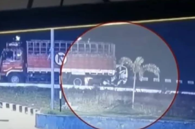 அதிகாலையில் ஆம்னி வேனில் சென்ற குடும்பம்.. நின்ற லொறியில் மோதி 6 பேர் பரிதாப மரணம்