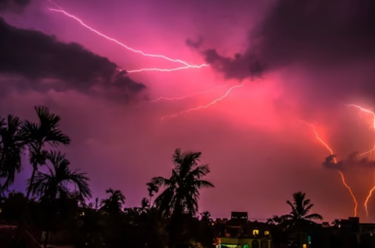 ஒடிசாவில் 2 மணி நேரத்தில் 61,000 மின்னல்கள்.. பலரின் உயிரை பறித்த பகீர் சம்பவம்!