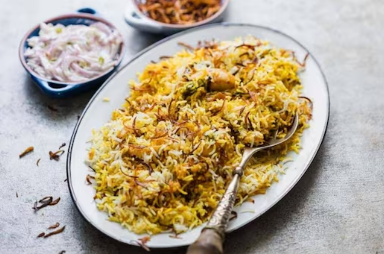 பிரியாணிக்கு எக்ஸ்ட்ராவாக தயிர் வெங்காயம் கேட்ட வாடிக்கையாளர் அடித்துக்கொலை..!