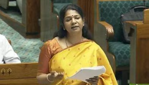 ஹிந்தியில் பேசினால் எனக்குப் புரியாது: பாஜக எம்.பி.க்களுக்கு கனிமொழி பதிலடி