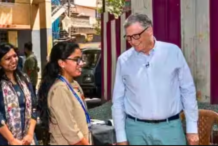 பில்கேட்ஸை ஆச்சரியப்பட வைத்த இந்திய பெண் போஸ்ட் மாஸ்டர்