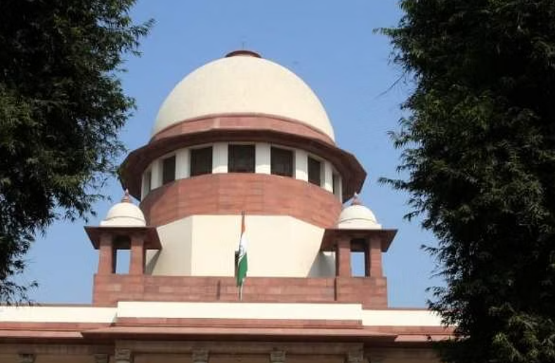 உச்ச நீதிமன்றத்தில் மாற்றுத்திறனாளி வழக்குரைஞர் சைகை மொழியில் வாதம்!