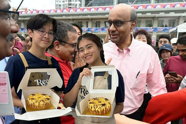 சிங்கை தர்மன் வெற்றியின் எதிரொலி :அன்னாசிப் பழம், அன்னாசிப் பழ கேக் விற்பனை அதிகரிப்பு