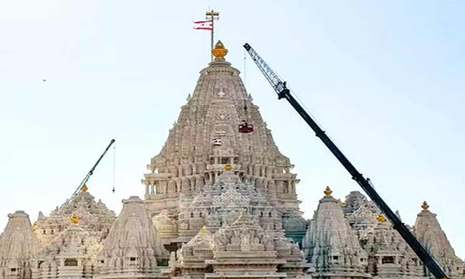 உலகிலேயே மிக பெரிய இந்து கோயில் அமெரிக்காவில் அடுத்த மாதம் திறப்பு.