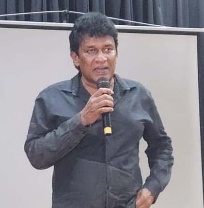 சிங்களப் பாடசாலைகளைத் தமிழ்ப் பாடசாலைகளுடன் இணைக்க இடமளியேன்! – மனோ திட்டவட்டம்.