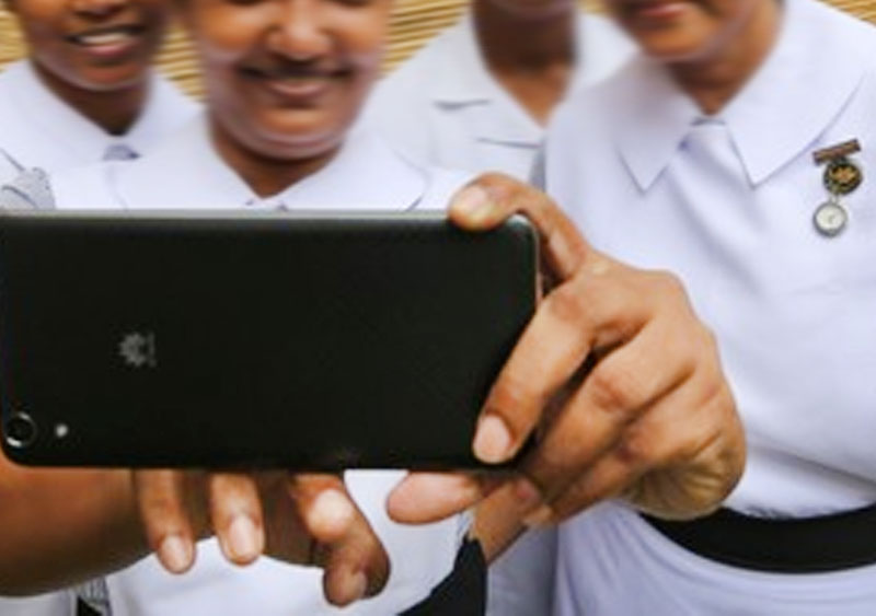 யாழ்.போதனா வைத்தியசாலை தாதியர் மற்றும்  ஊழியர்களுக்கு செல்போன் தடை!