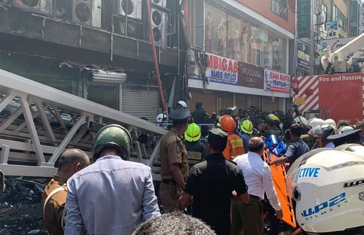 சாம்பிராணித் தூபத்துக்குத் பெற்றோல் ஊற்றியதாலேயே புறக்கோட்டை ஆடையகத்தில் தீ பரவல்!