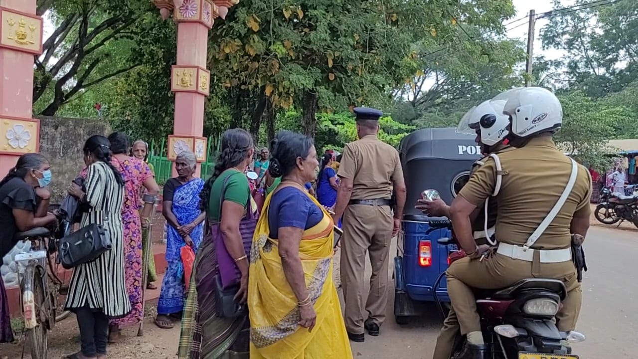காணாமல் ஆக்கப்பட்ட உறவுகளின்  சங்கக் கூட்டத்தில் இன்று கைகலப்பு  வடக்கு – கிழக்கு தலைவி உட்பட 7 பேர் கைது.