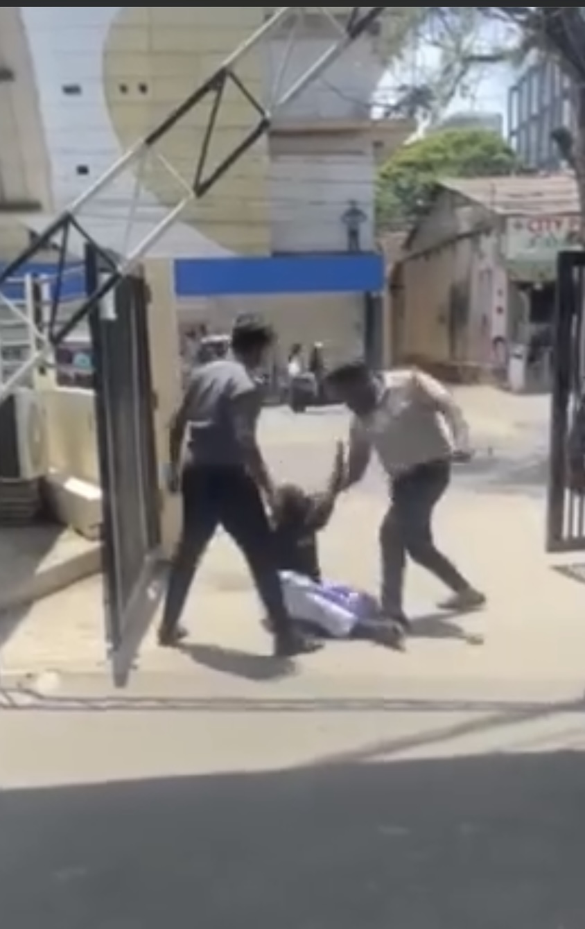 யாழ். போதனா வைத்தியசாலையில் பாதுகாப்பு உத்தியோகத்தர்கள் இருவர் வெறியாட்டம்! – நபர் மீது கொடூர தாக்குதல்.