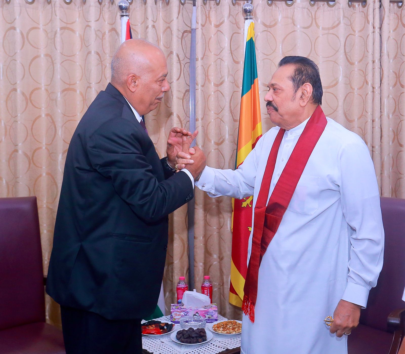 நான் எப்போதும் பலஸ்தீன மக்கள் பக்கமே! போர் தீர்வு அல்ல!! – அந்நாட்டுத் தூதுவருடனான சந்திப்பில் மஹிந்த தெரிவிப்பு.