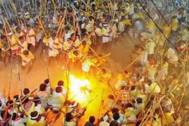 தடியடி திருவிழாவில் 3 பேர் பலி… கலவர பூமியாக மாறிய ஆந்திரா!