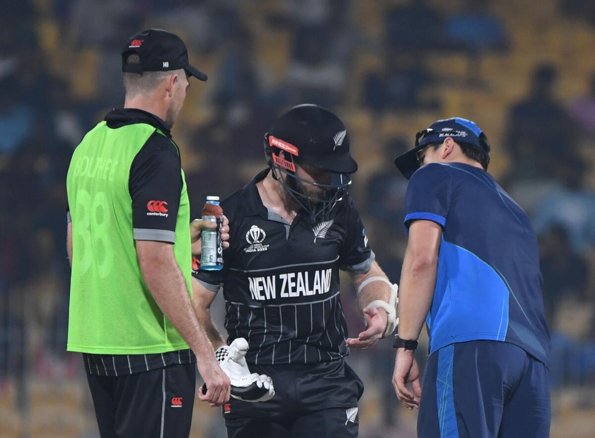 வில்லியம்ஸன் கைவிரலில் எலும்பு முறிவு.