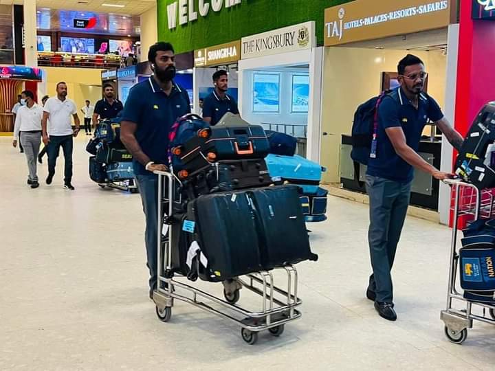 கட்டுநாயக்க வந்த இலங்கை அணியை வரவேற்க யாரும் செல்லவில்லை.