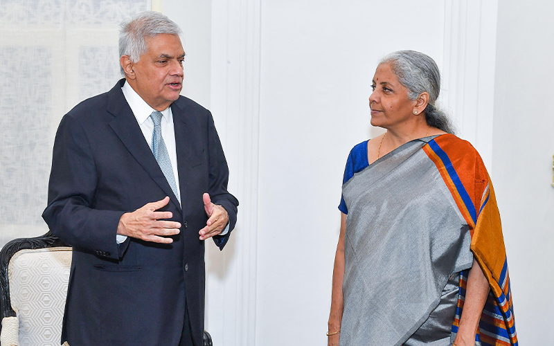 தமிழர்களுக்குத் தீர்வு வழங்குவாராம் ரணில்! நிர்மலாவிடமும் அவர் எடுத்துரைத்தாராம்.