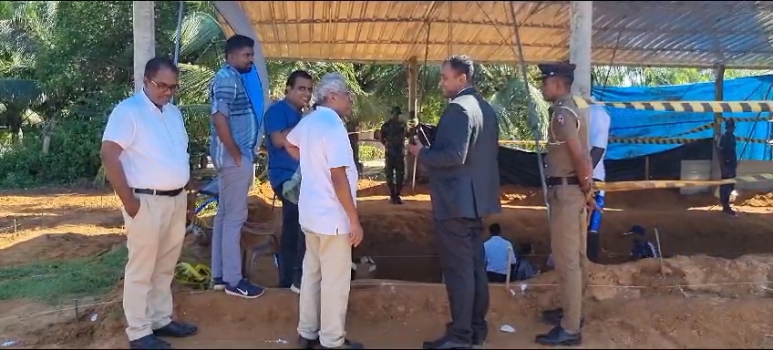 கொக்குத்தொடுவாய் மனிதப் புதைகுழி  பரந்து செல்லும் சாத்தியம்! விசேட ஸ்கானர் மூலம் பரிசோதனை!! – மேலும் 4 எலும்புக்கூடுகள் மீட்பு (Photos)