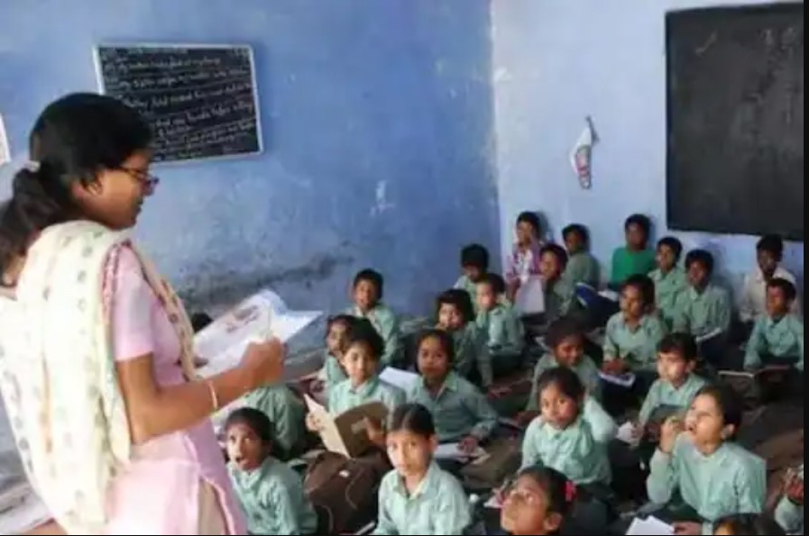 தெலங்கானாவில் தமிழ் பள்ளிகள் மூடல்.. 8 லட்சம் தமிழர்களின் குழந்தைகள் பாதிப்பு