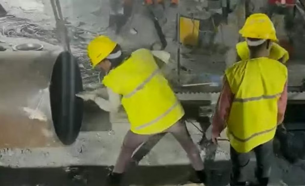 எலிவளை நிபுணர்களின் உதவியால் தொடரும் மீட்புப் பணி!