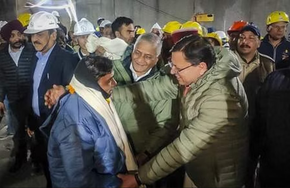 உத்தரகண்ட் சுரங்க விபத்து: 41 தொழிலாளா்கள் மீட்பு முடிவுக்கு வந்தது 17 நாள் போராட்டம்