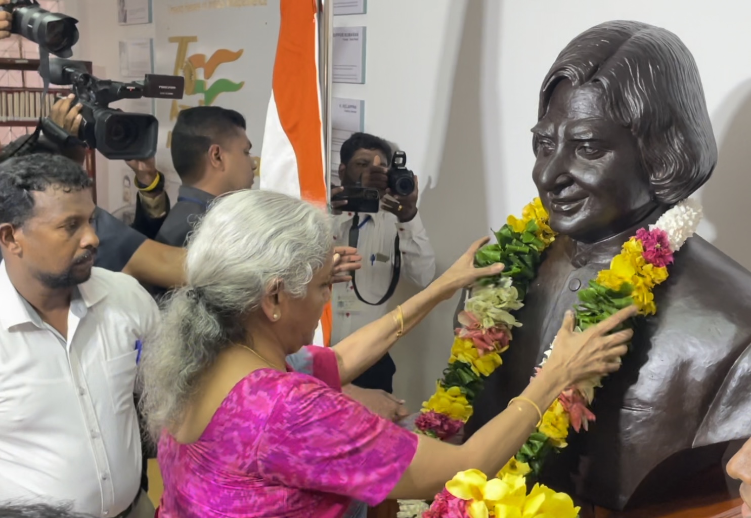 யாழில் நல்லூர் கந்தனைத் தரிசித்த நிர்மலா! – பல்வேறு நிகழ்வுகளில் பங்கேற்பு.