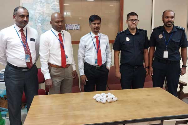 ஜெல் கேப்சூல்களுடன்  ஒருவர் கட்டுநாயக்க விமான நிலையத்தில் கைது.