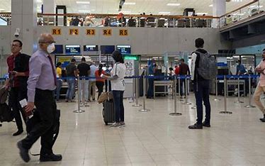 குவைத்தில் இருந்து நாடு திரும்பிய 35 பேர்.