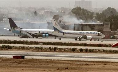 பாகிஸ்தான் விமான நிலையத்தில் தீவிரவாதிகள் தாக்குதல்.