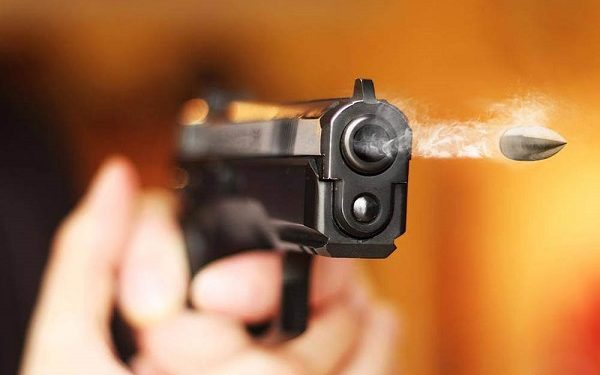 பொலிஸார் மீது துப்பாக்கிச் சூடு; ஒருவர் பலி; மேலும் ஒருவர் காயம்  – தேடுதல் நடத்தச் சென்ற வேளை மாத்தறையில் பயங்கரம்.