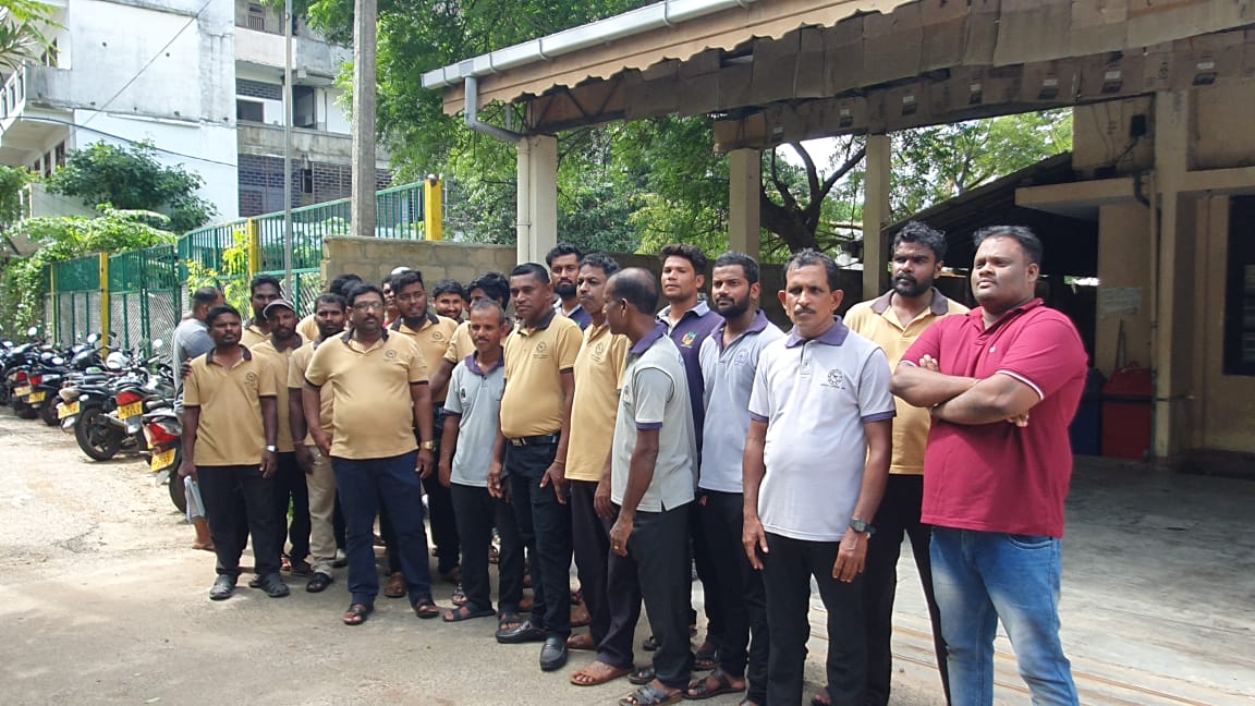 யாழில் டெங்கு ஒழிப்புக் கடமைகளில் இருந்து உதவியாளர்கள் திடீர் விலகல்!