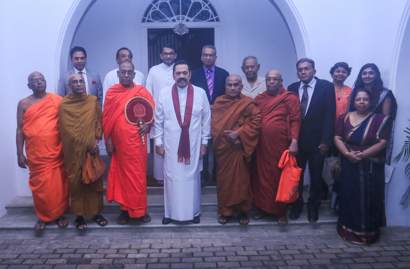 இமயமலைப் பிரகடனம்’ மஹிந்தவிடம் கையளிப்பு.