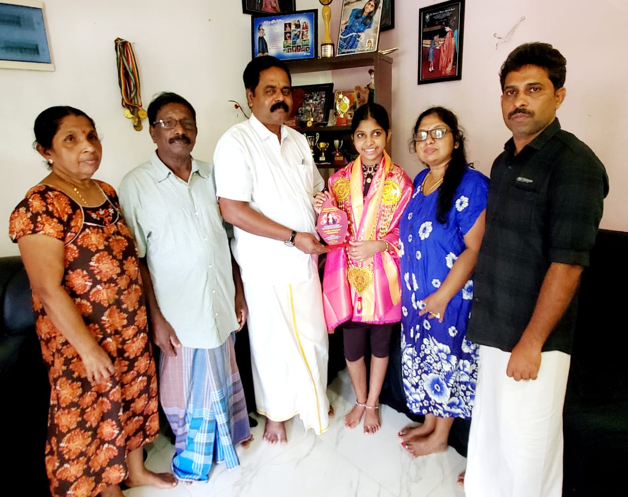 ஈழத்தின் இசைக்குயில் கில்மிஷாவை நேரில் சென்று வாழ்த்திக் கௌரவித்த சிறீதரன் எம்.பி.