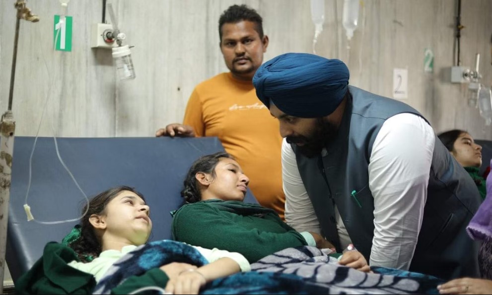 விடுதி உணவகத்தில் சாப்பிட்ட 18 அரசுப்பள்ளி மாணவர்கள் உடல்நலம் பாதிப்பு, பொறுப்பாளர் கைது!