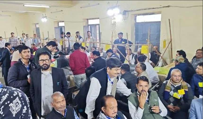 தெலங்கானா: காங். 34, பிஆர்எஸ் 21 இடங்களில் முன்னிலை!