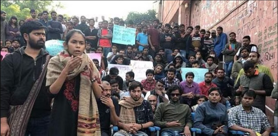 ஜேஎன்யு-வில் மாணவர்கள் போராடத் தடை!