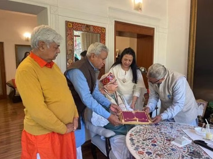 அயோத்தி ராம ஜென்மபூமி கோயில் மூலவா் பிரதிஷ்டை: அத்வானி, முரளி மனோகா் ஜோஷிக்கு அழைப்பு