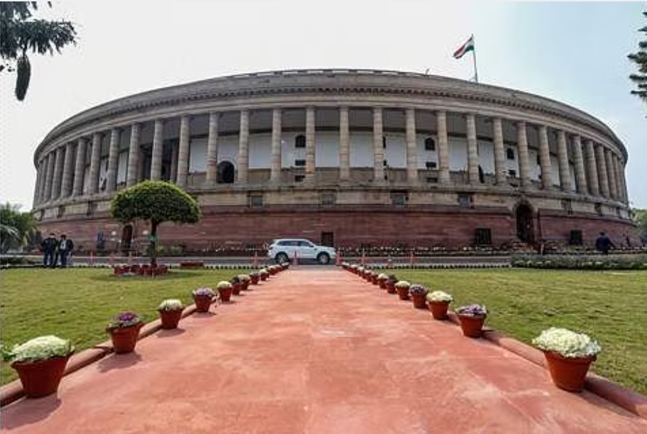 நாடாளுமன்றத்தில் அமளி: எம்.பி.க்கள் இடைநீக்கம் 141-ஆக அதிகரிப்பு