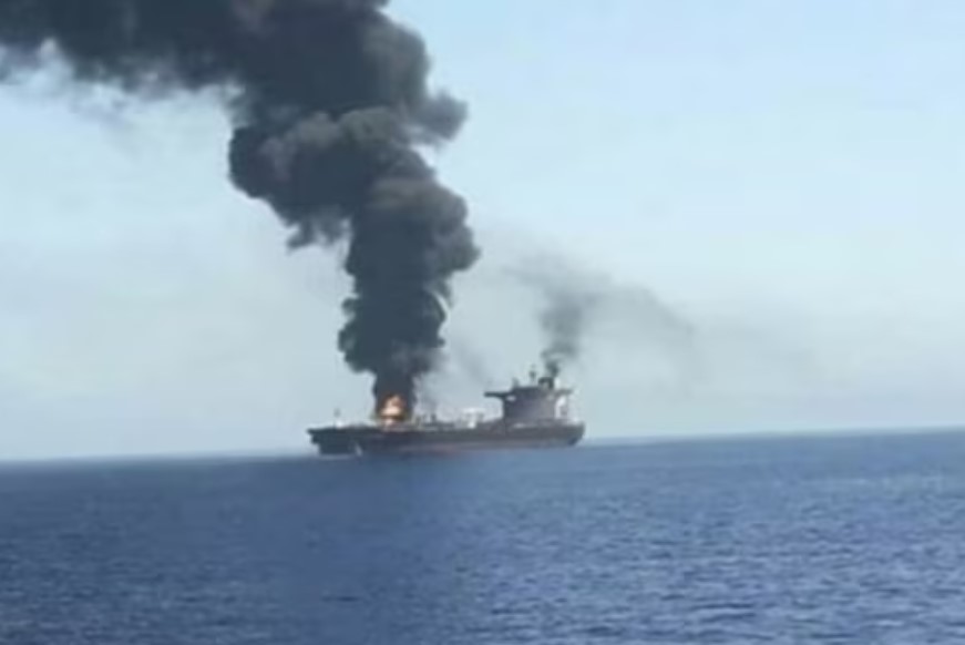 இந்தியாவில் உலாவிய இஸ்ரேல் கப்பல் மீது தாக்குதல்.. குஜராத்தில் அதிர்ச்சி!